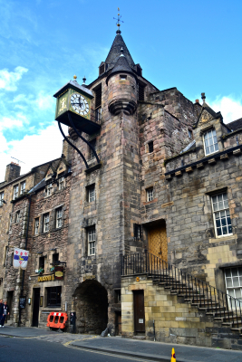 Royal Mile, Edinburgh, Scotland, historic buildings, Escorted Tours